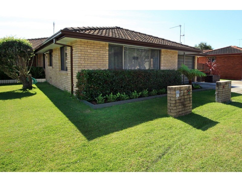 1/7 Fairway Crescent, Forster NSW 2428