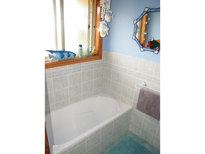 39 Lakeview Crescent, Forster NSW 2428