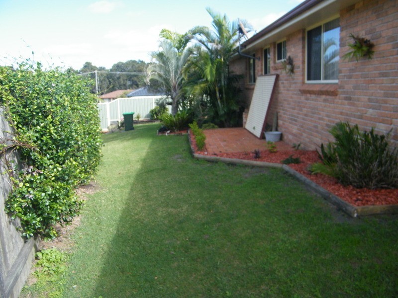 39 Lakeview Crescent, Forster NSW 2428