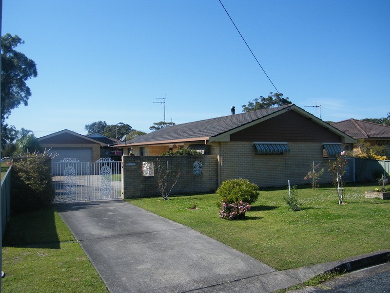 8 Banksia  Parade, Tuncurry NSW 2428