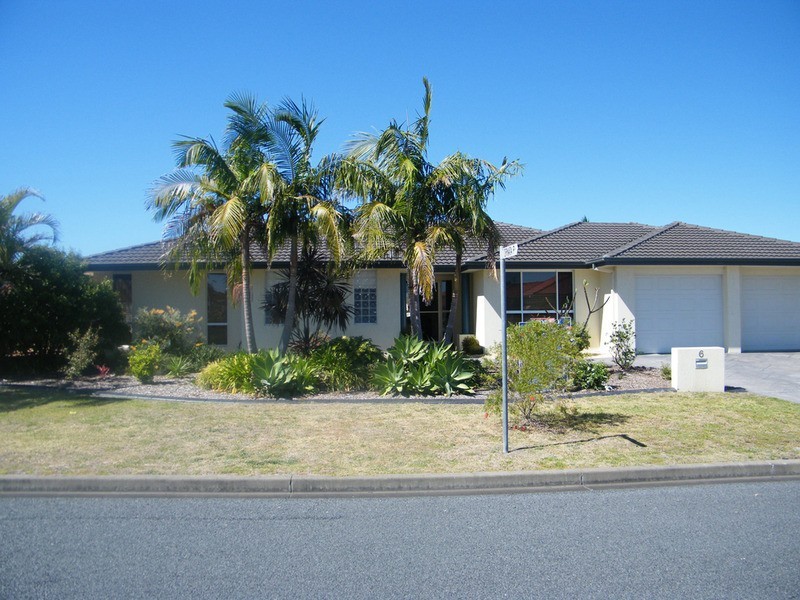 6 Caleyi  Crescent, Tuncurry NSW 2428