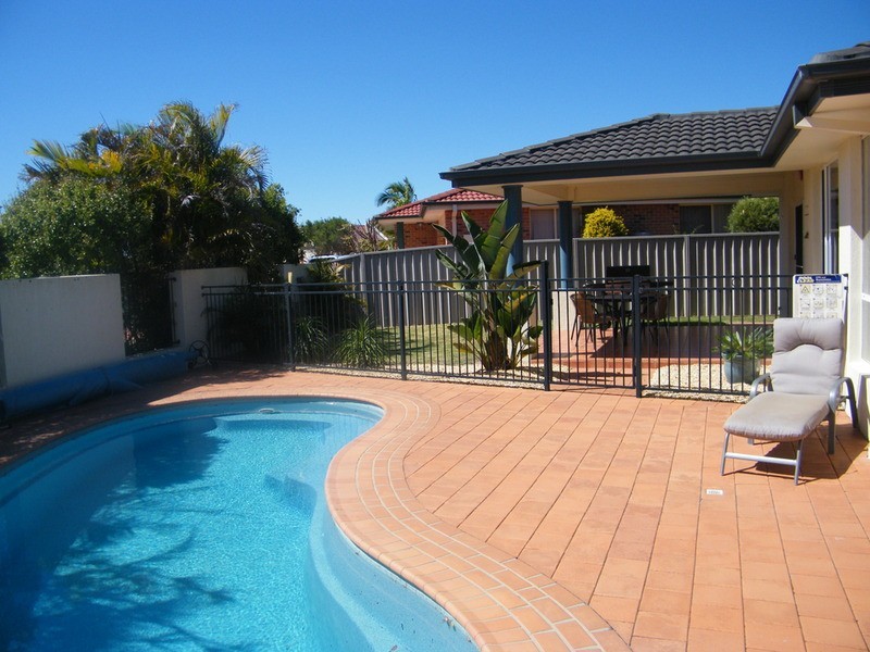 6 Caleyi  Crescent, Tuncurry NSW 2428