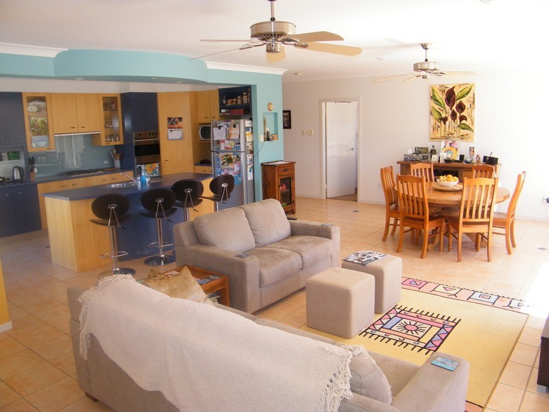 6 Caleyi  Crescent, Tuncurry NSW 2428