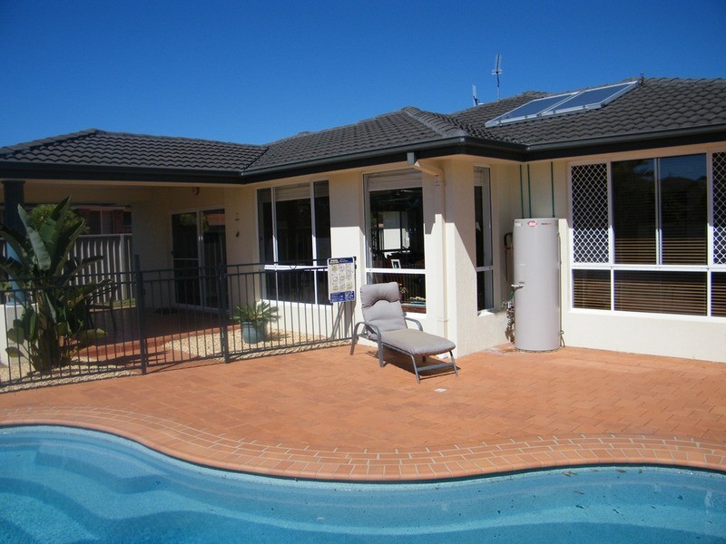 6 Caleyi  Crescent, Tuncurry NSW 2428