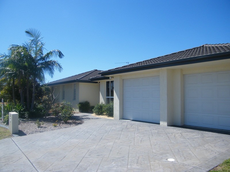 6 Caleyi  Crescent, Tuncurry NSW 2428