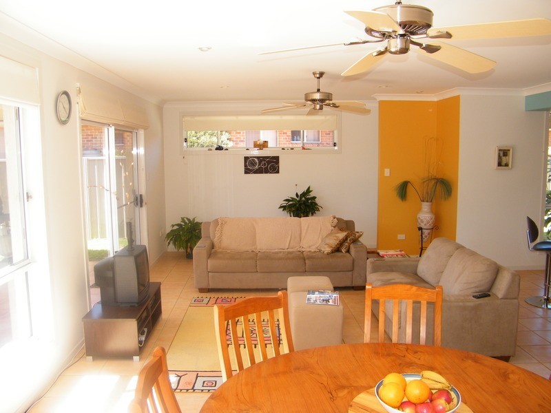 6 Caleyi  Crescent, Tuncurry NSW 2428