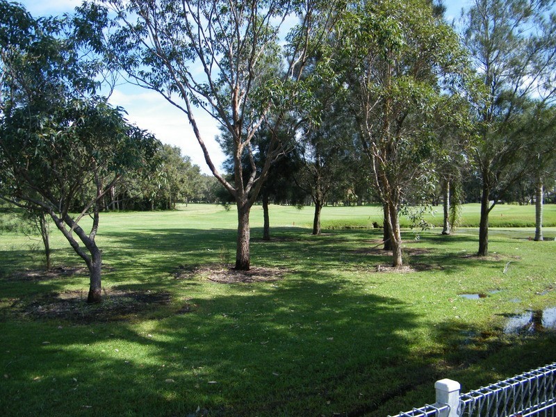 2/18 Fairway Crescent, Forster NSW 2428