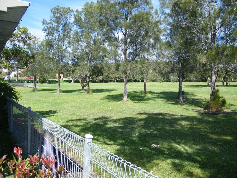 2/18 Fairway Crescent, Forster NSW 2428