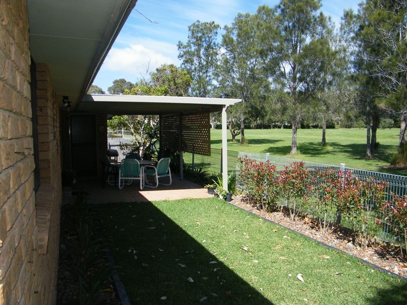 2/18 Fairway Crescent, Forster NSW 2428