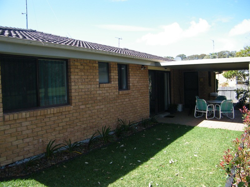 2/18 Fairway Crescent, Forster NSW 2428