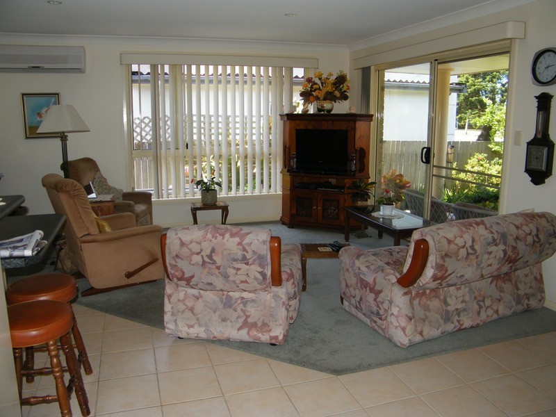 1/5 Cross  Street, Forster NSW 2428