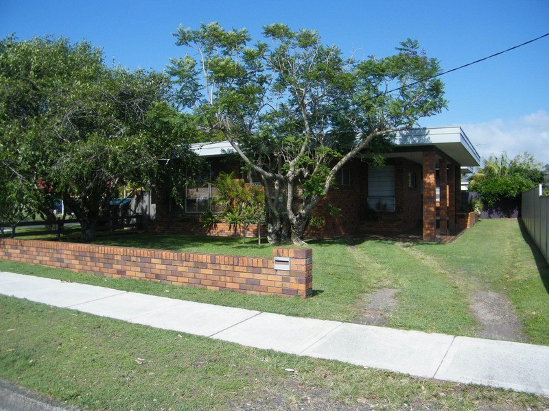 25 The Lakes  Way, Forster NSW 2428