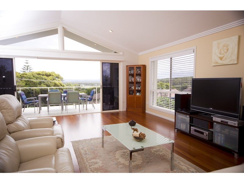 86 Lakeview Crescent, Forster NSW 2428