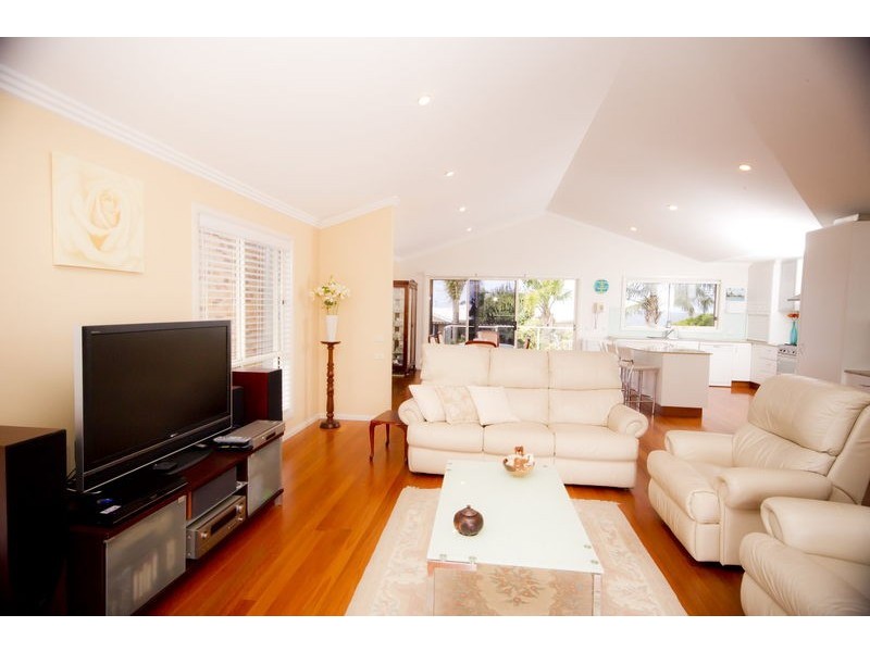 86 Lakeview Crescent, Forster NSW 2428