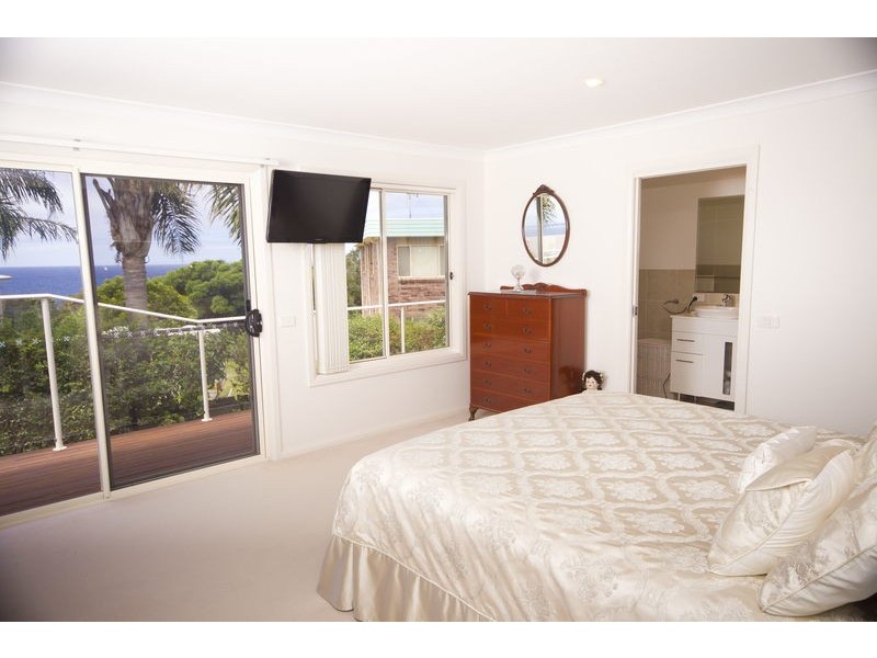 86 Lakeview Crescent, Forster NSW 2428