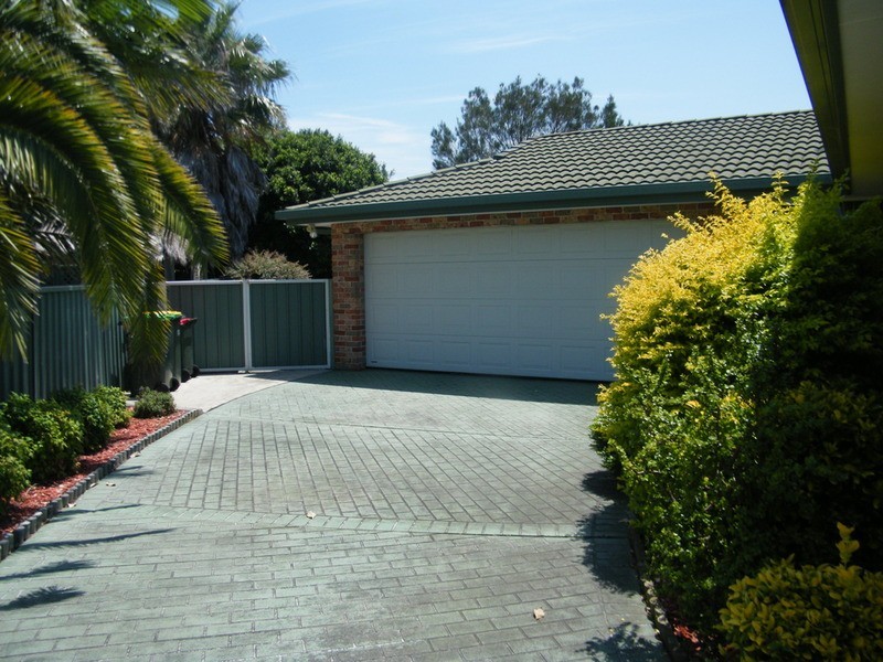 9 Smiths  Close, Forster NSW 2428