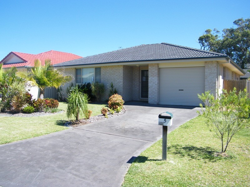 5 Benara Crescent, Forster NSW 2428