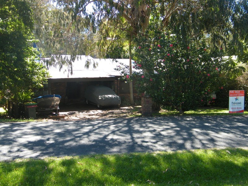 8 Seabreeze Parade, Green Point NSW 2428