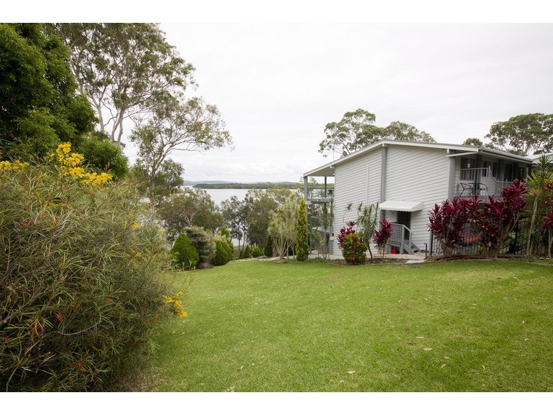 35 Green Point  Drive, Green Point NSW 2428