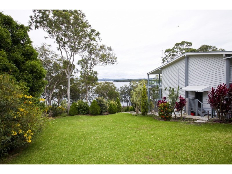 35 Green Point  Drive, Green Point NSW 2428