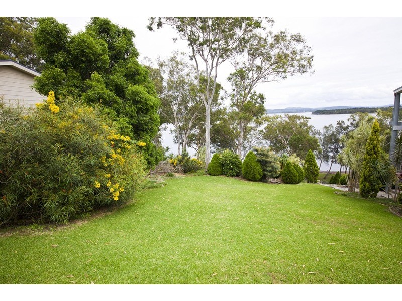 35 Green Point  Drive, Green Point NSW 2428