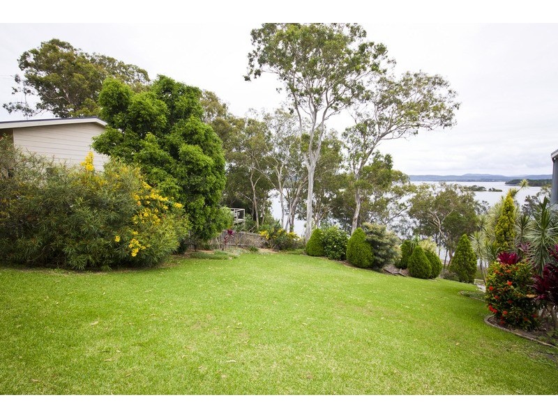 35 Green Point  Drive, Green Point NSW 2428