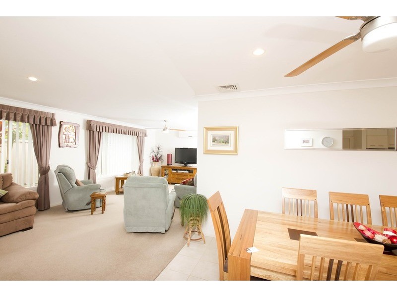 2/64 The Southern Parkway, Forster NSW 2428