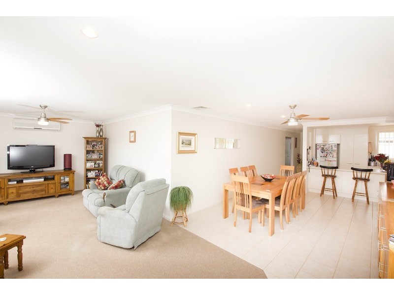 2/64 The Southern Parkway, Forster NSW 2428