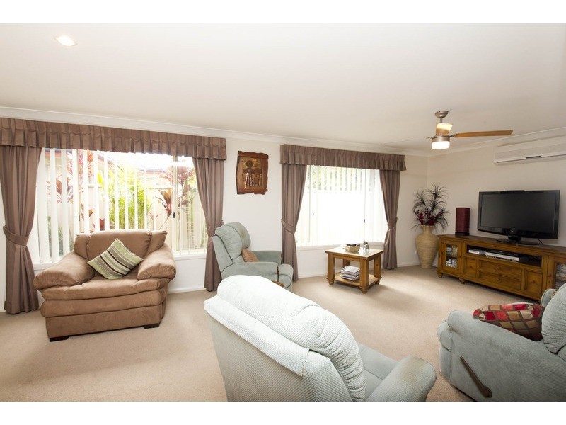 2/64 The Southern Parkway, Forster NSW 2428