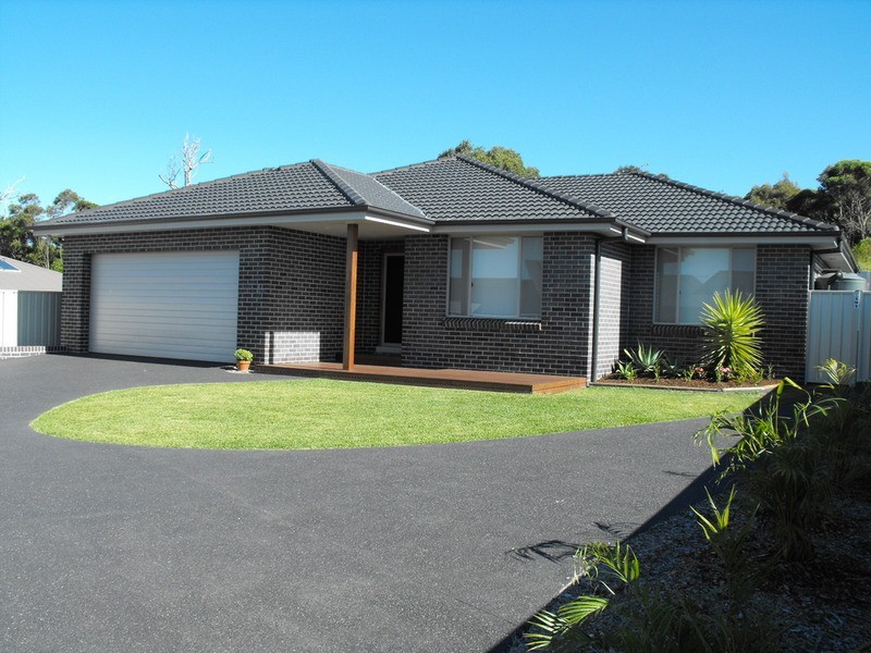18 Wirrana Circuit, Forster NSW 2428