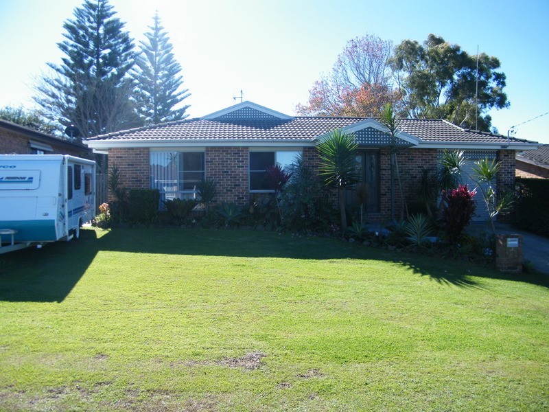 33 Carribean  Avenue, Forster NSW 2428