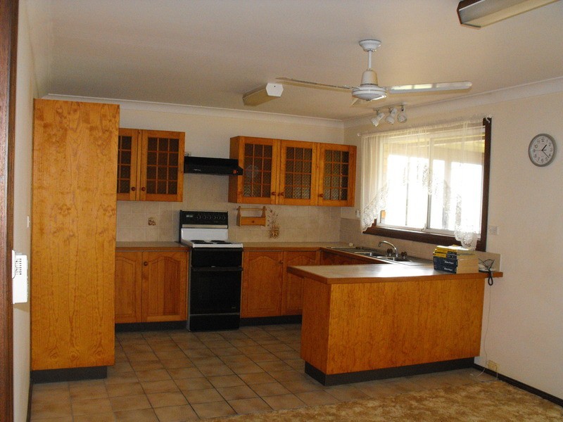 8 Flora Parade, Tuncurry NSW 2428