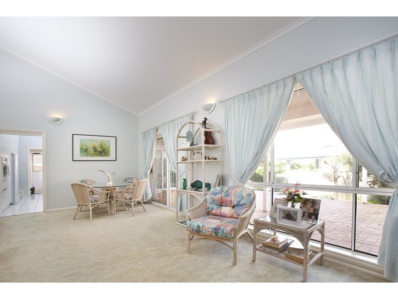 8 Lutea  Place, Forster NSW 2428