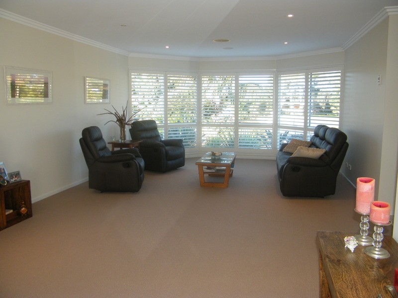 8 Fleeting Place, Tuncurry NSW 2428