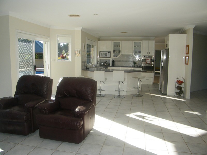 8 Fleeting Place, Tuncurry NSW 2428