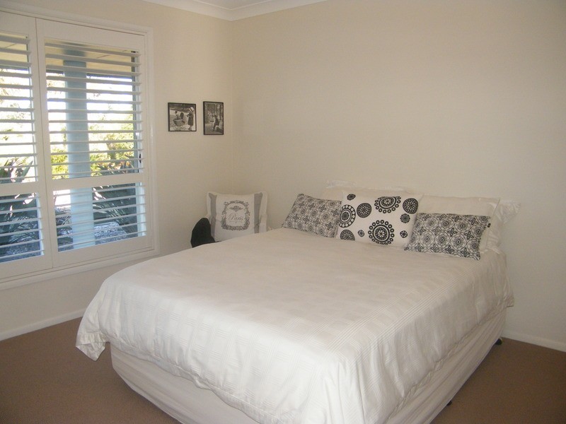8 Fleeting Place, Tuncurry NSW 2428