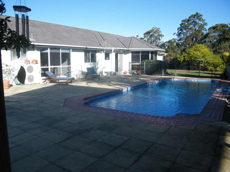 8 Fleeting Place, Tuncurry NSW 2428