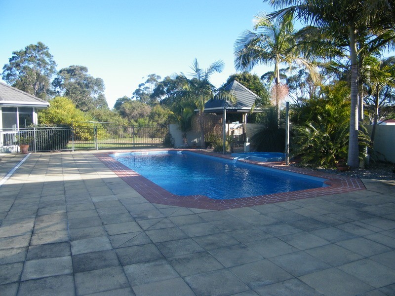 8 Fleeting Place, Tuncurry NSW 2428