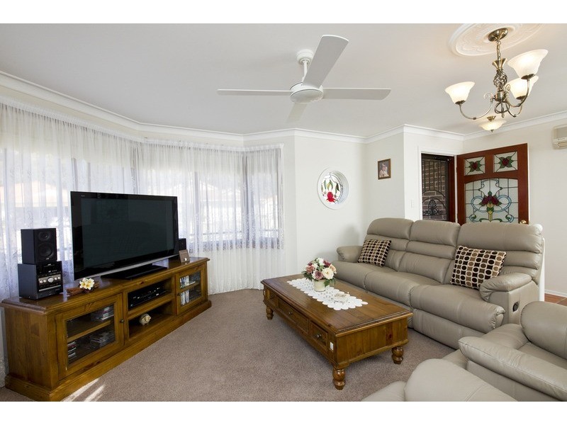 1/4 Wallamba Close, Tuncurry NSW 2428