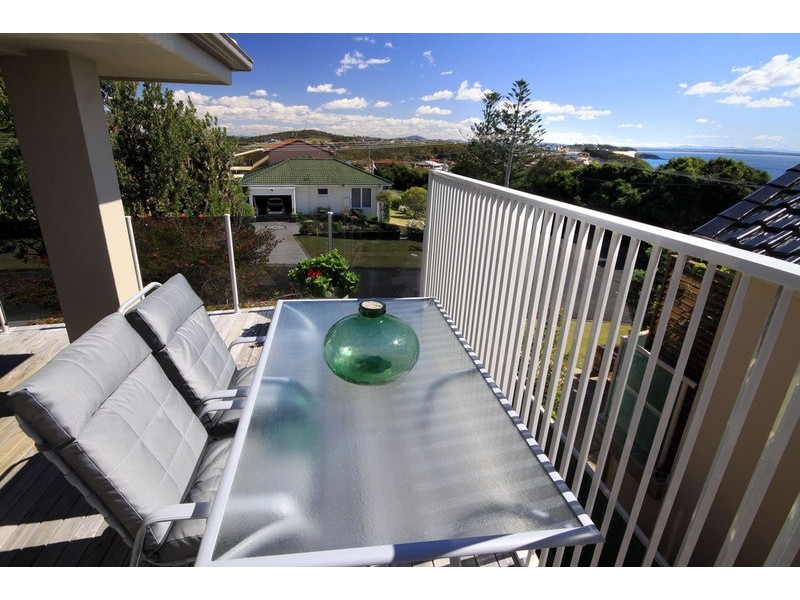 78 Lakeview Crescent, Forster NSW 2428