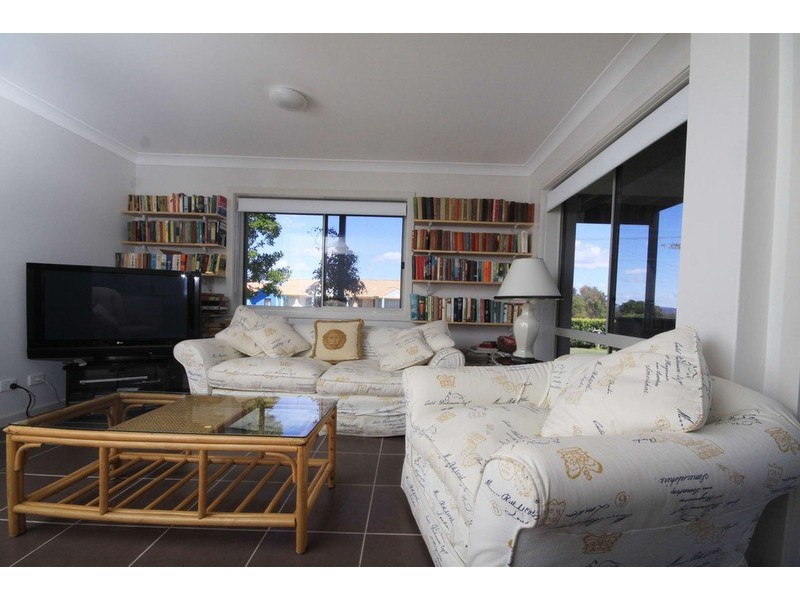 78 Lakeview Crescent, Forster NSW 2428