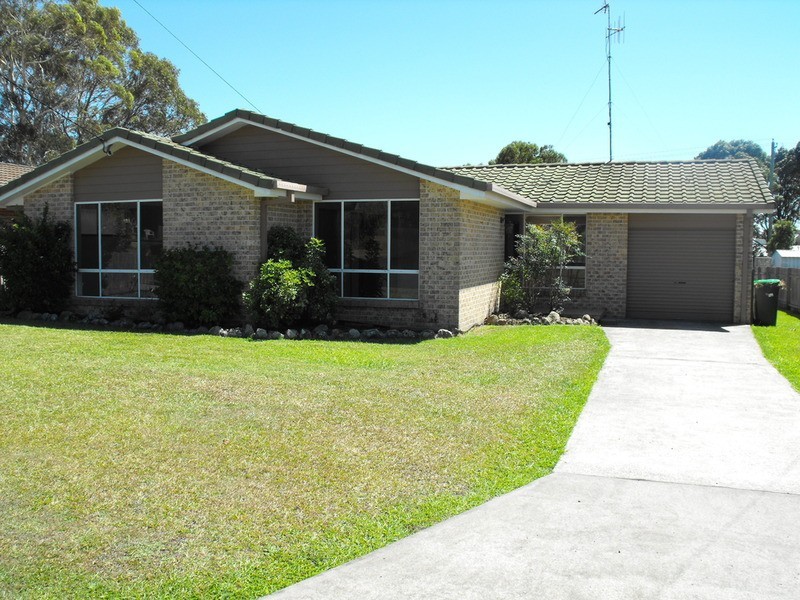 18 Adina  Close, Forster NSW 2428