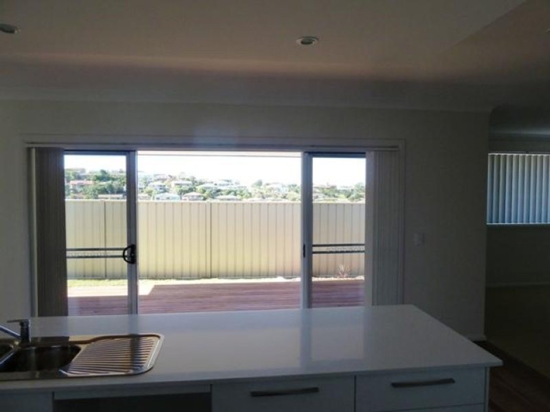 1/8 Wirrana Circuit, Forster NSW 2428