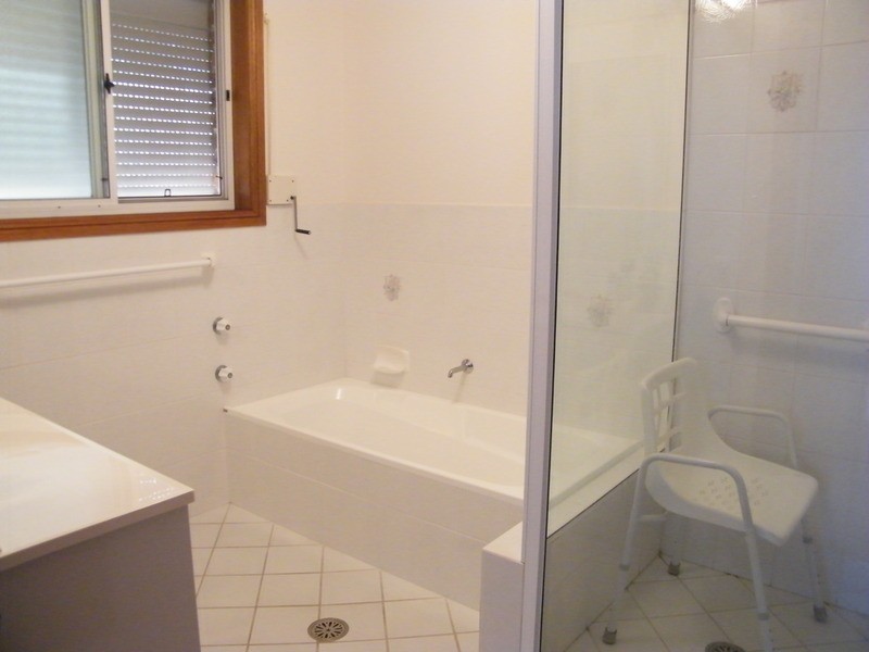 1/83 Hind  Avenue, Forster NSW 2428