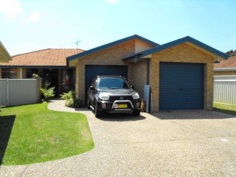 2/3 Inaja  Place, Forster NSW 2428