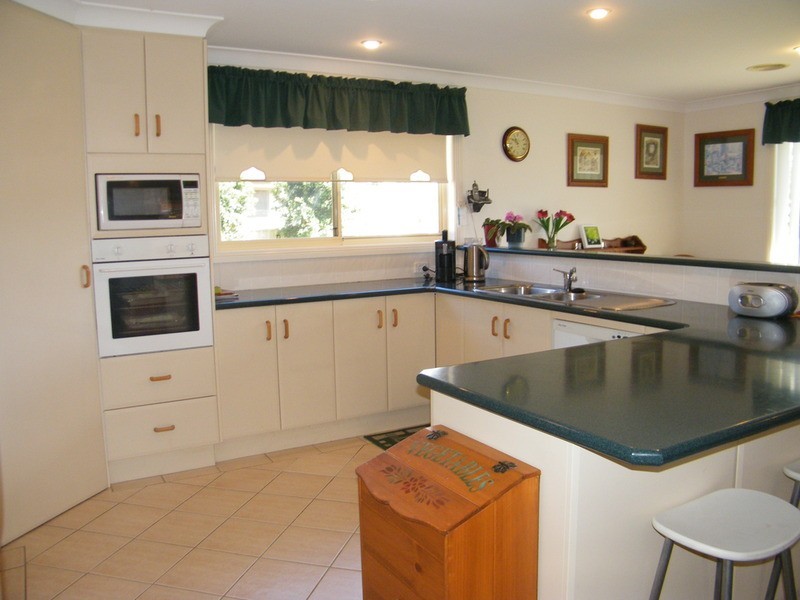 2 Areca Court, Forster NSW 2428