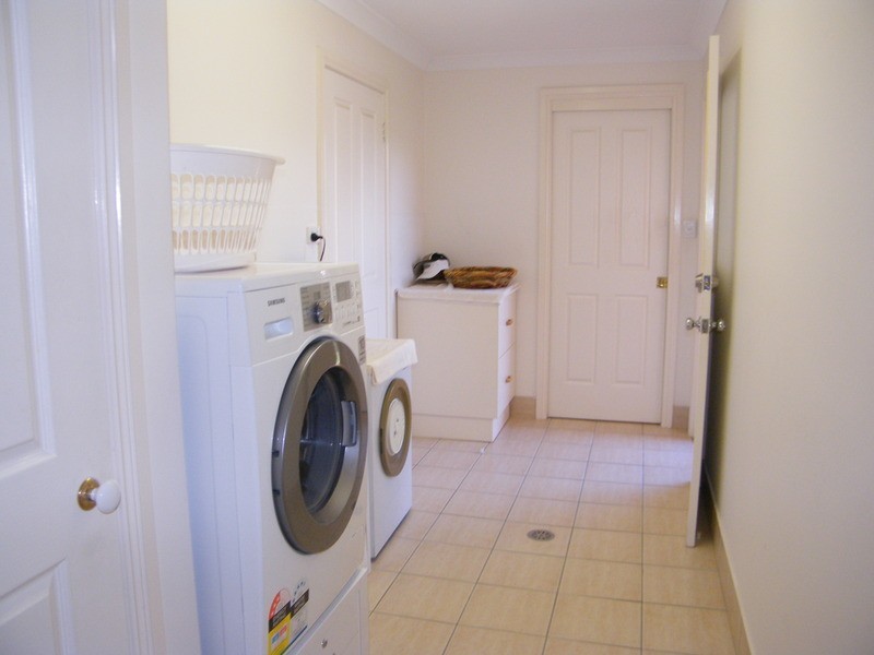 2 Areca Court, Forster NSW 2428