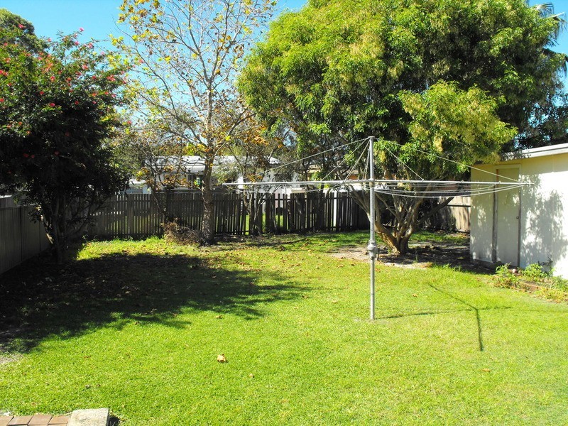 4 Douglas Avenue, Forster NSW 2428