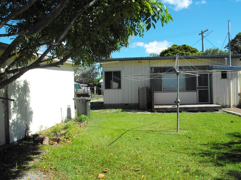 4 Douglas Avenue, Forster NSW 2428