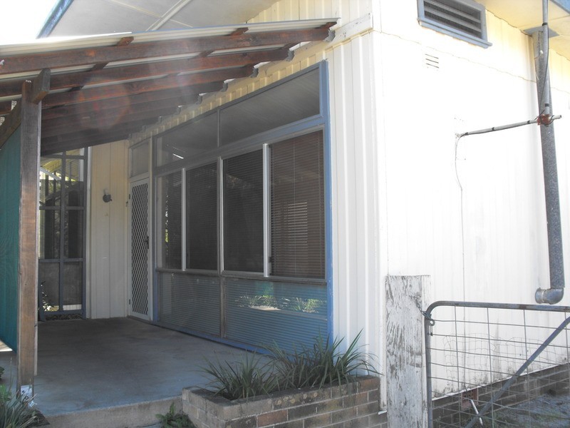 4 Douglas Avenue, Forster NSW 2428